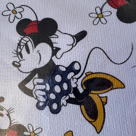 Disney Minnie Mouse NWT adorable PEVA flannelback 70” round tablecloth - Picture 8 of 13